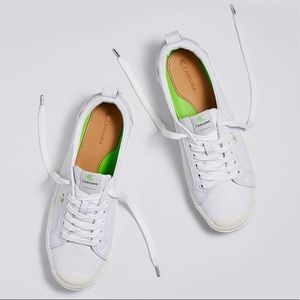 Cariuma - Triple White Premium Leather